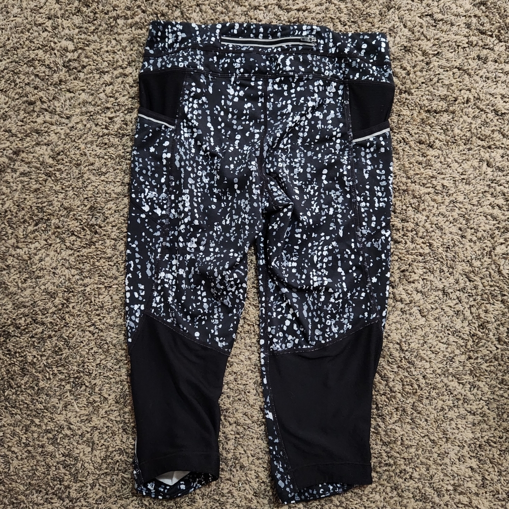Athleta Printed Crop Leggings with Pockets  & Mesh - Picture 3 of 4